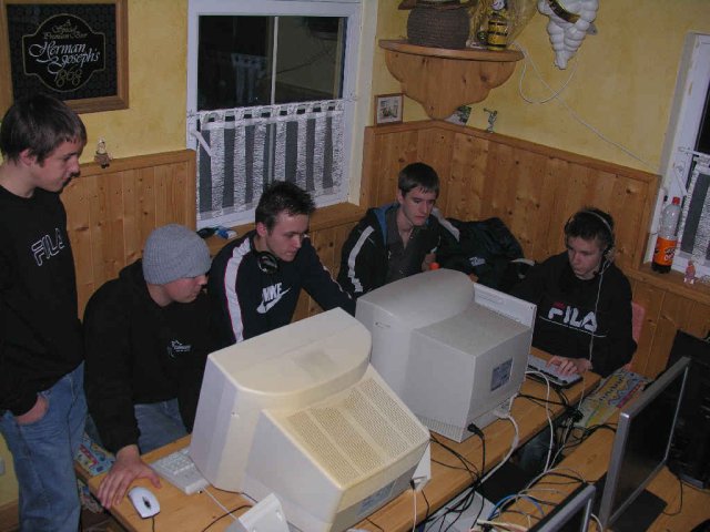 2007_-_lan-party_im_fuchsbau_4_20171229_1271863820