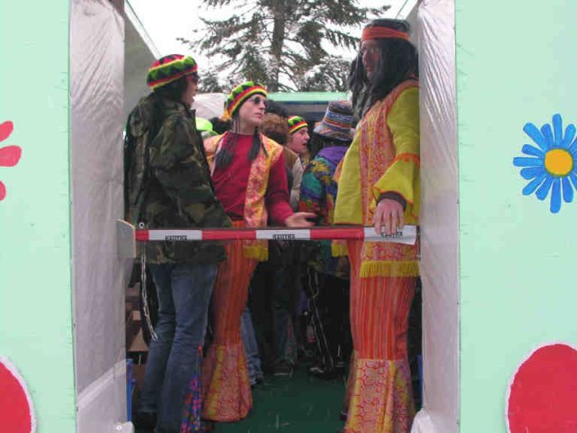 2010_-_hippie-wagen_9_20180127_1729572775