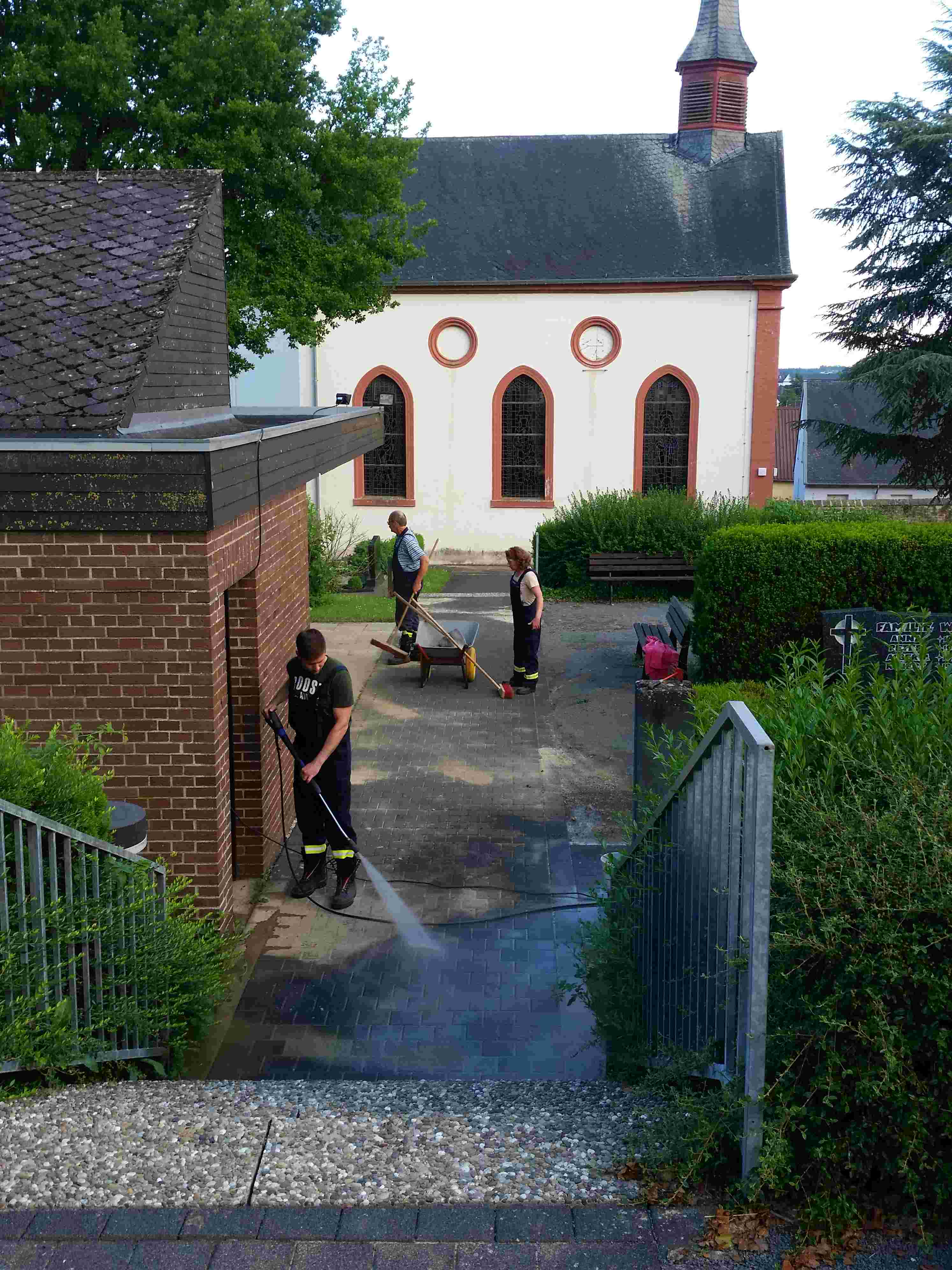 2018 06 02 FW Reinigungsaktion Friedhof