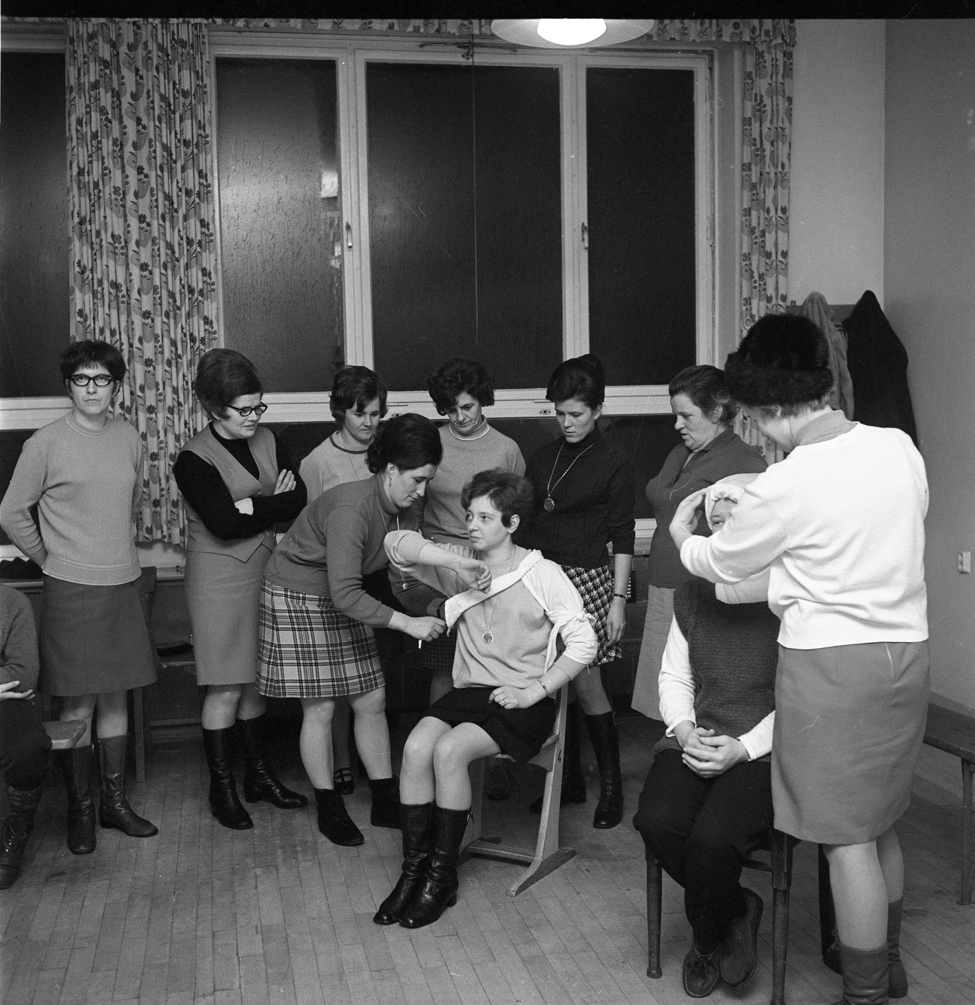 1966 Rot Kreuz Schulung Matzener Frauen